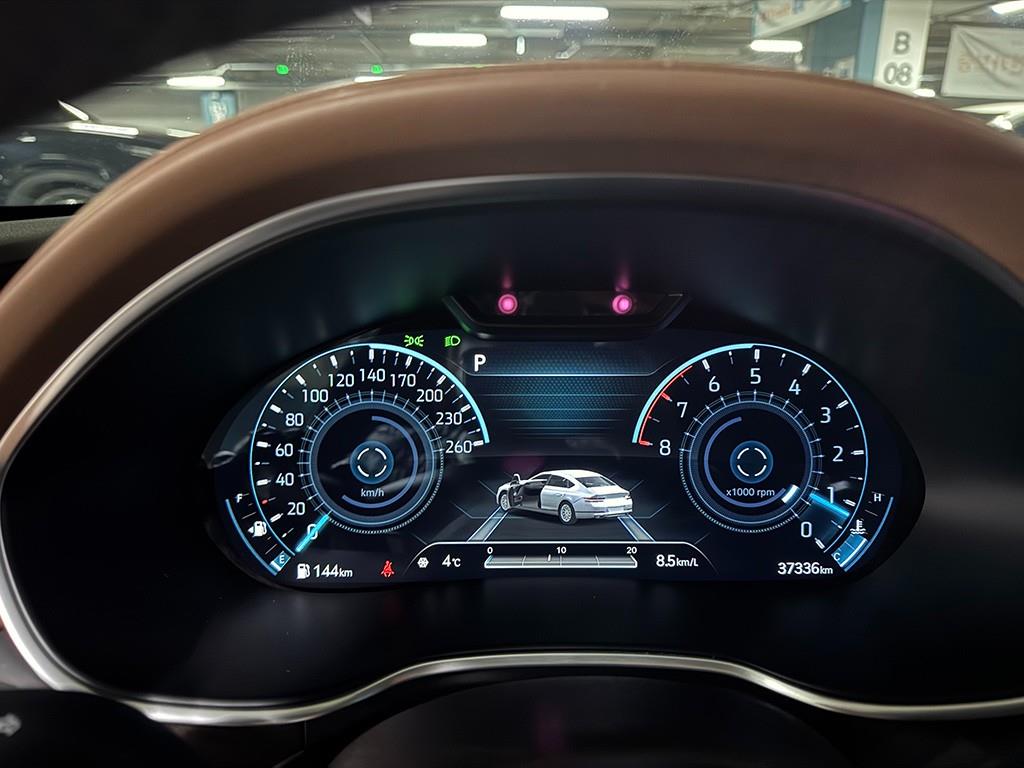 Genesis G80 - Vista 9