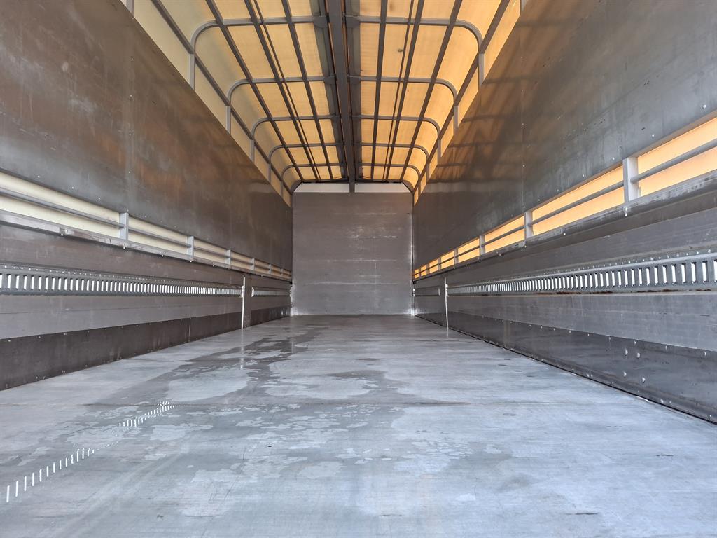 medium and large cargo truck - Vista 9