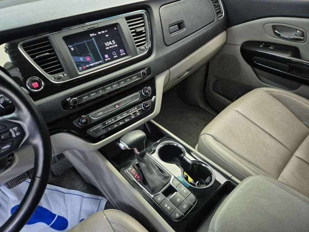KIA Carnival - Vista 10
