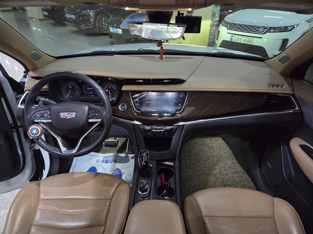 Cadillac XT6 - Vista 8