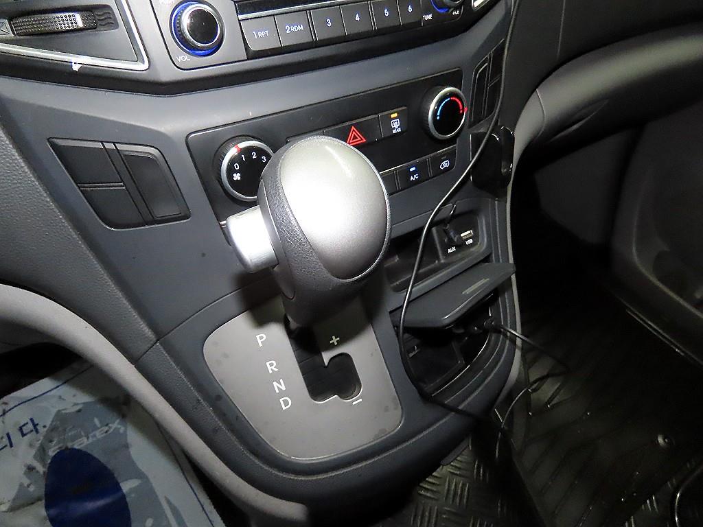 HYUNDAI Starex - Vista 12