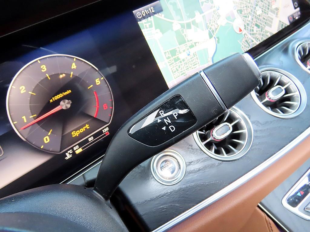 Mercedes Benz E class - Vista 11