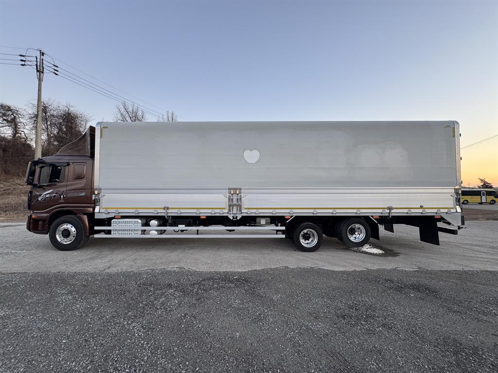 medium and large cargo truck - Vista 4