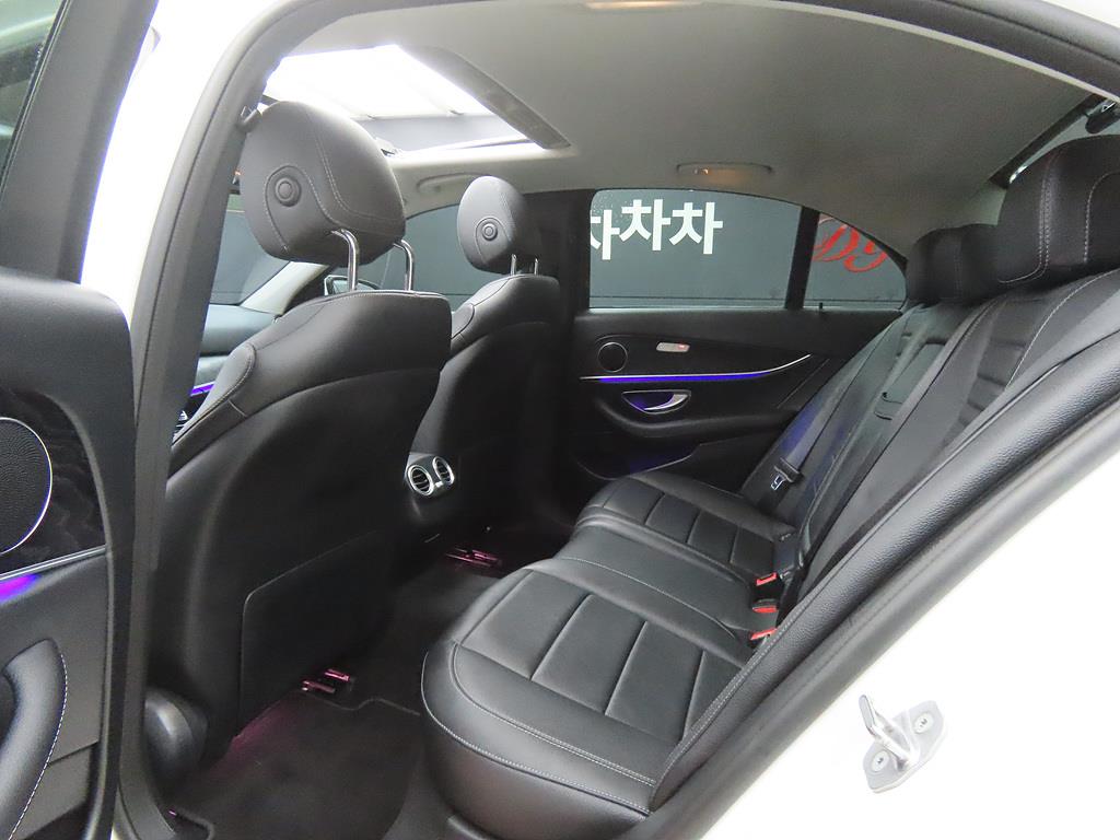 Mercedes Benz E class - Vista 6