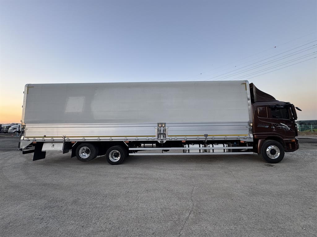 medium and large cargo truck - Vista 8