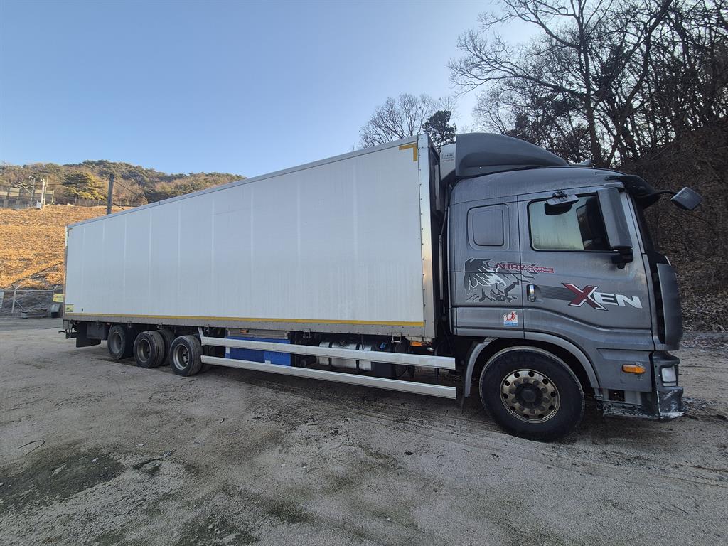 medium and large cargo truck - Vista 7