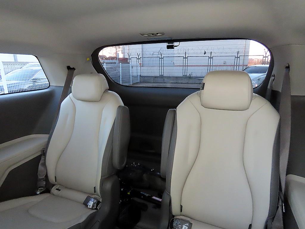 KIA Carnival - Vista 7