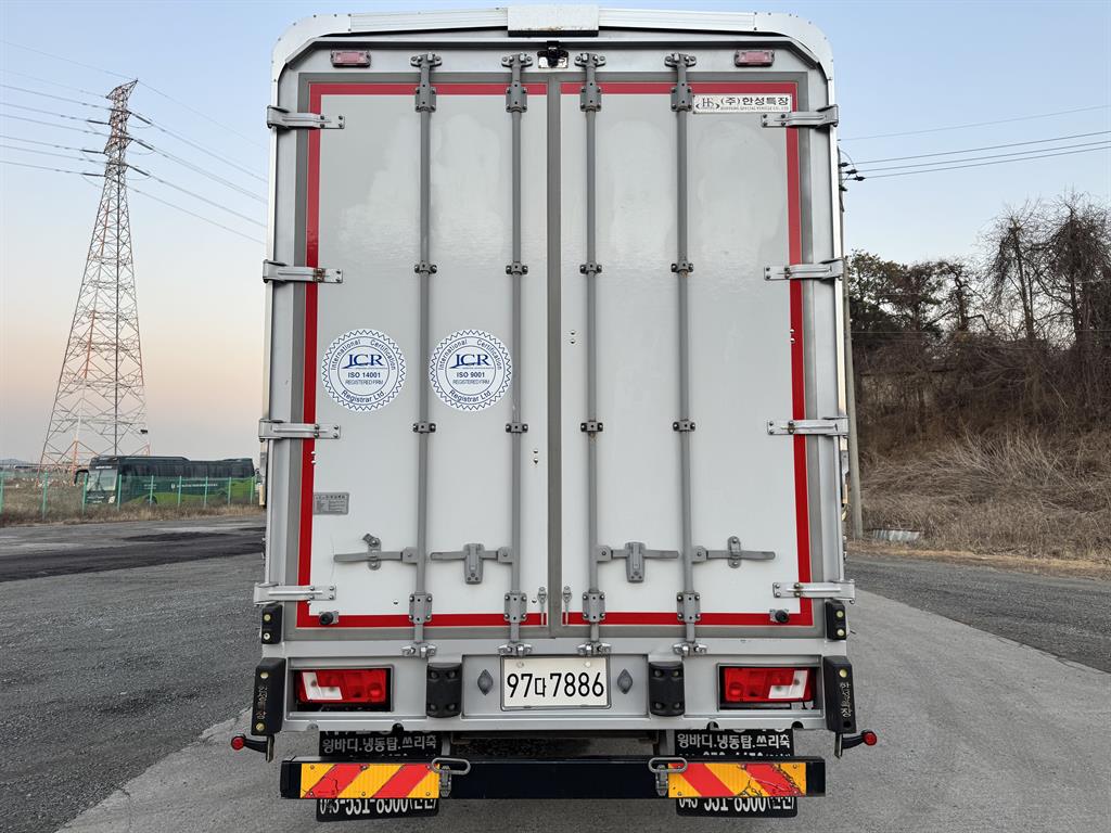 medium and large cargo truck - Vista 6