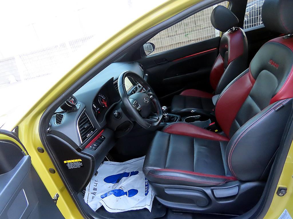 HYUNDAI Avante - Vista 5