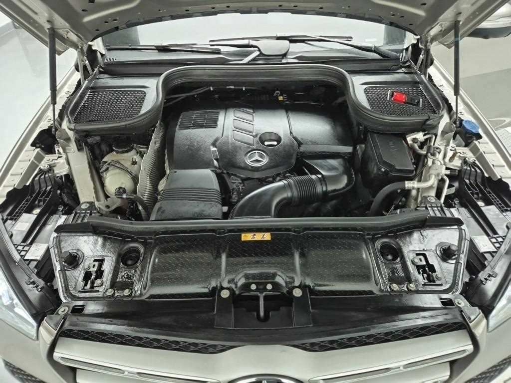 Mercedes Benz GLE Class - Vista 5