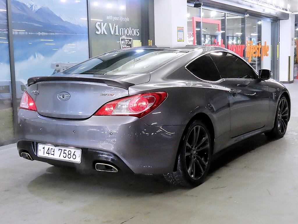 HYUNDAI Genesis - Vista 4