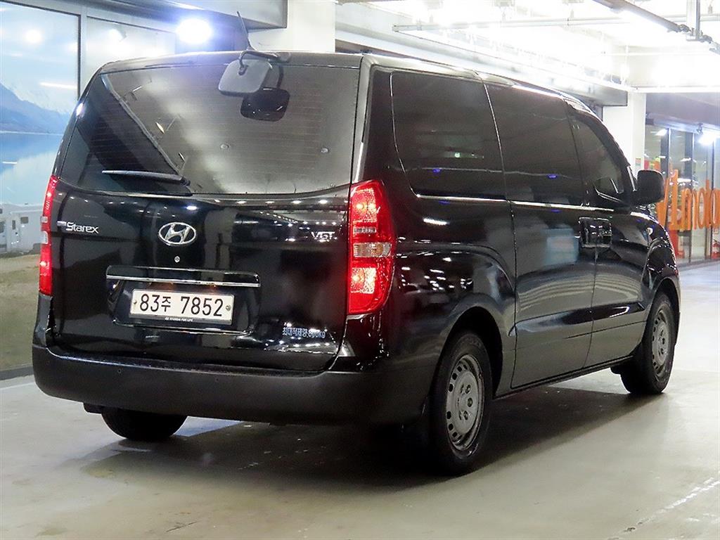 HYUNDAI Starex - Vista 4