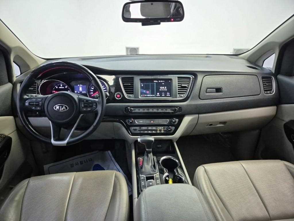 KIA Carnival - Vista 7