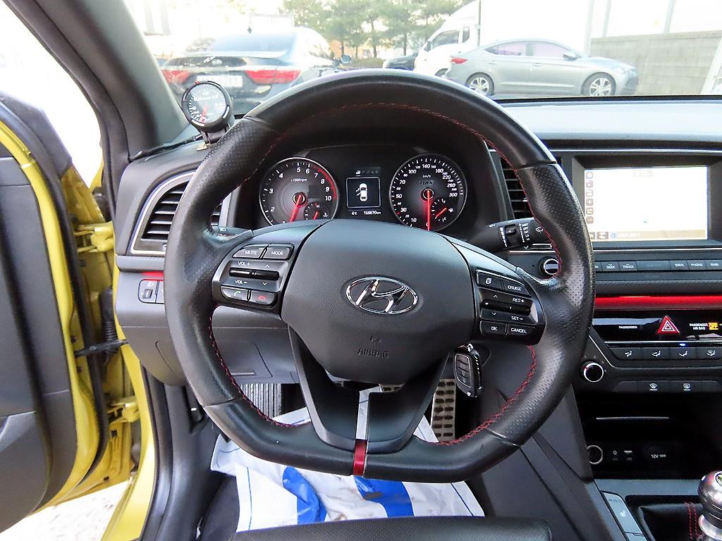 HYUNDAI Avante - Vista 8