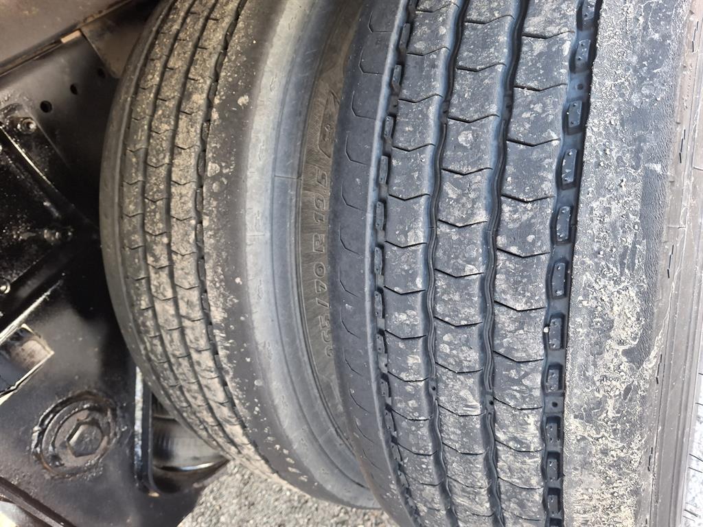 medium and large cargo truck - Vista 12