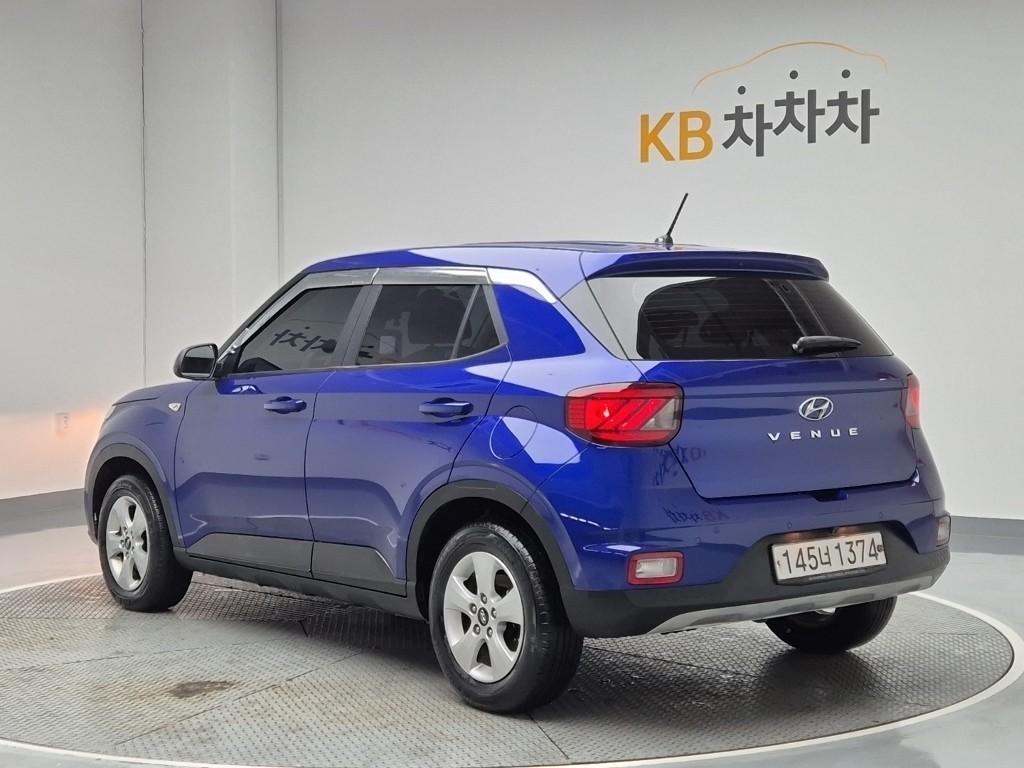 HYUNDAI Venue - Vista 4