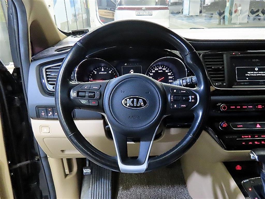 KIA Carnival - Vista 8