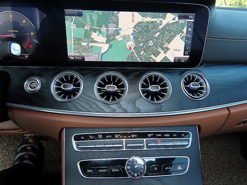 Mercedes Benz E class - Vista 12