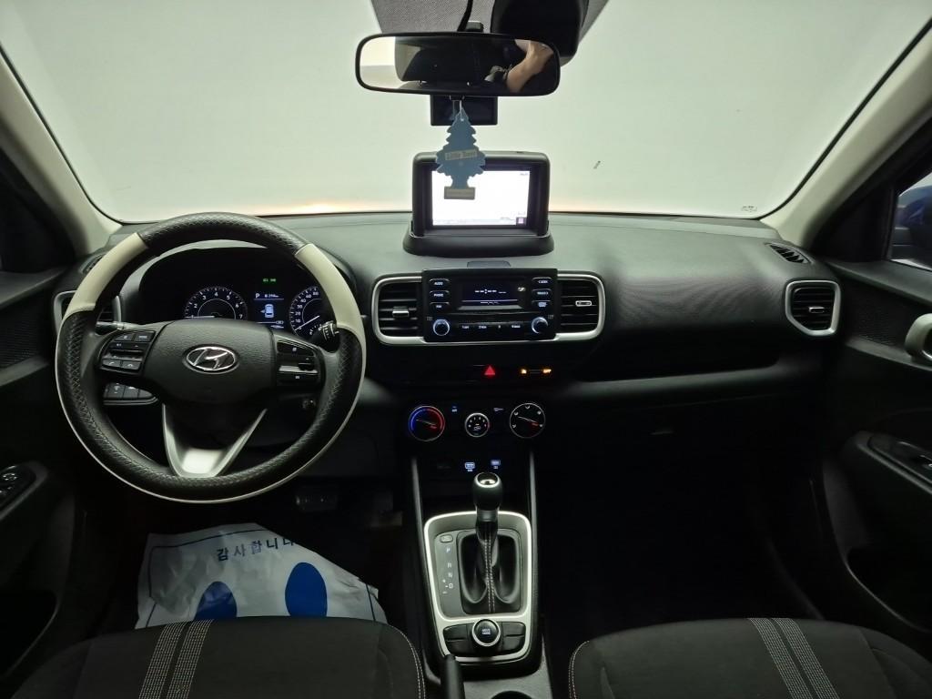 HYUNDAI Venue - Vista 7