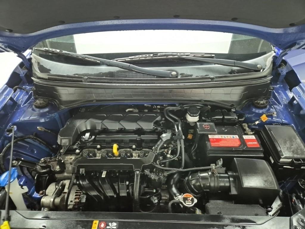 HYUNDAI Venue - Vista 5