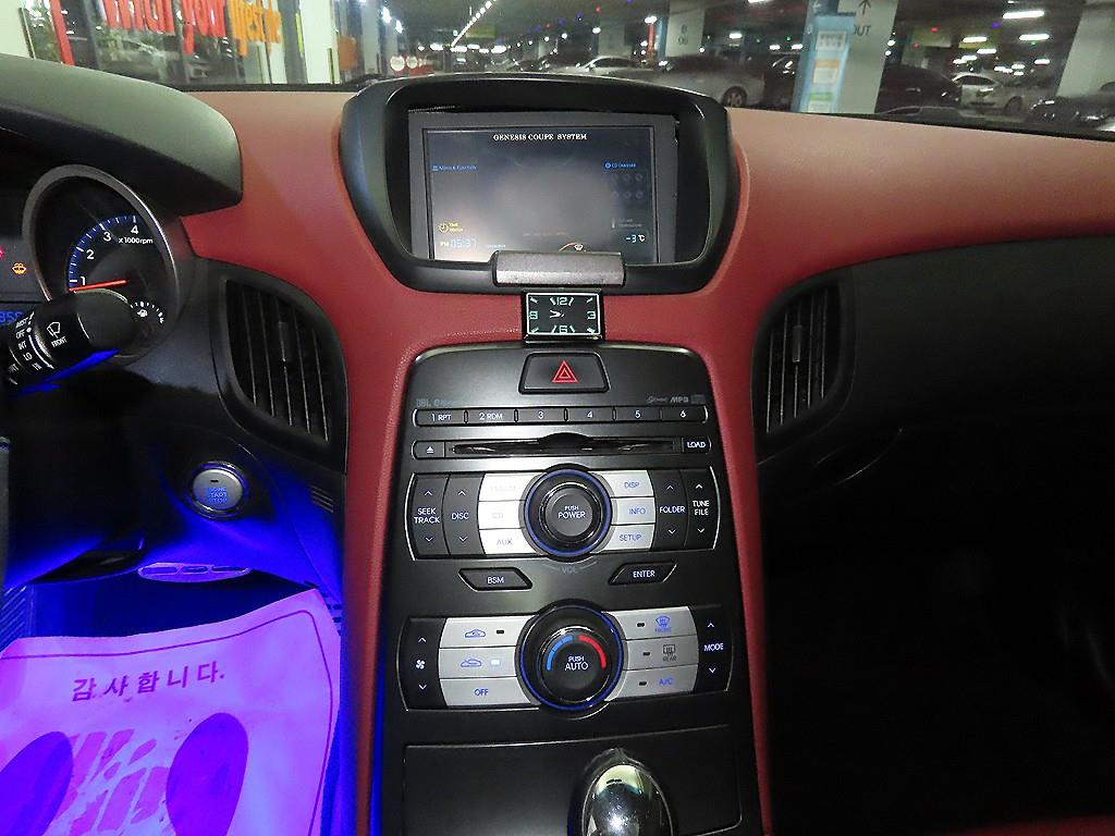 HYUNDAI Genesis - Vista 11