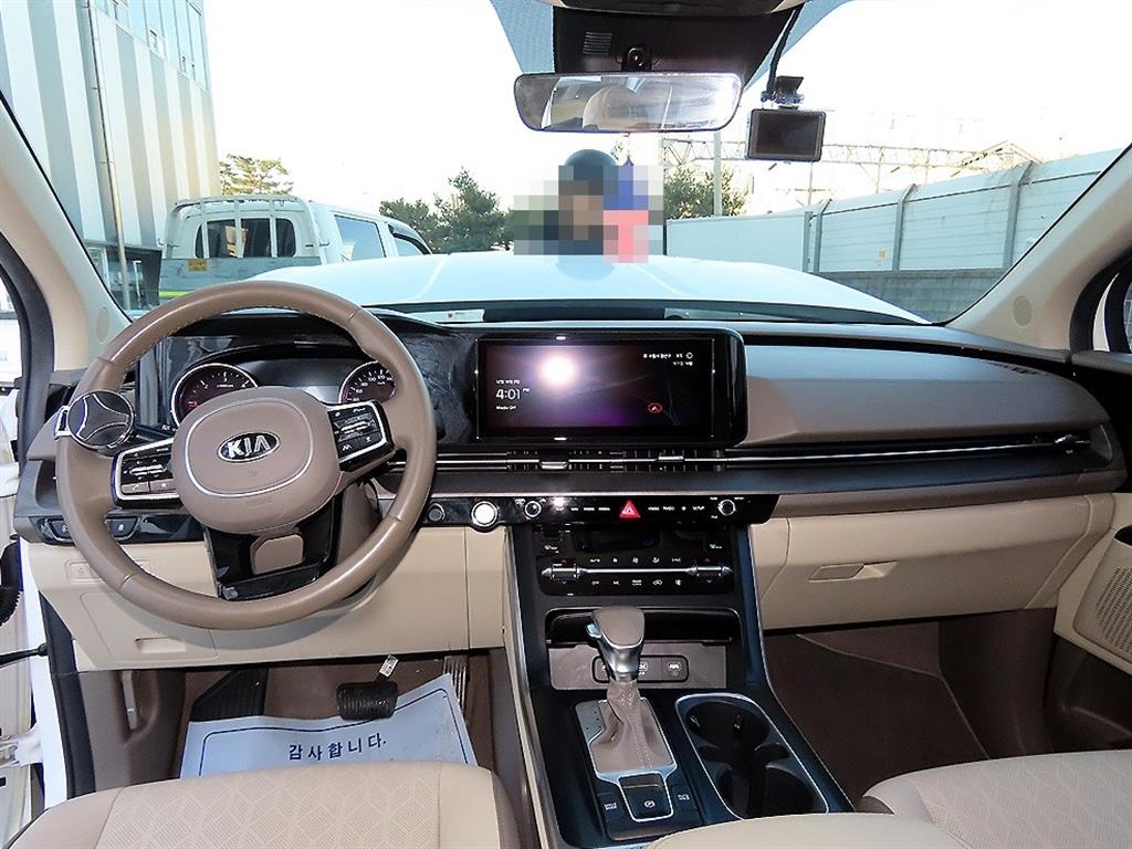 KIA Carnival - Vista 8