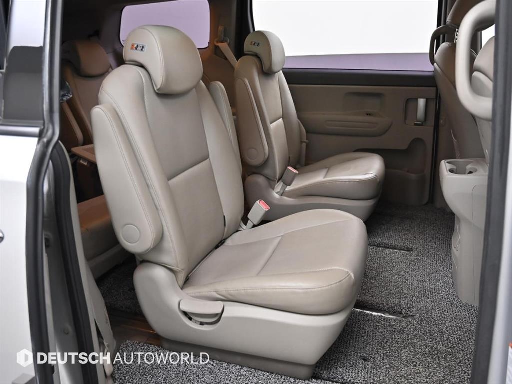 KIA Carnival - Vista 12