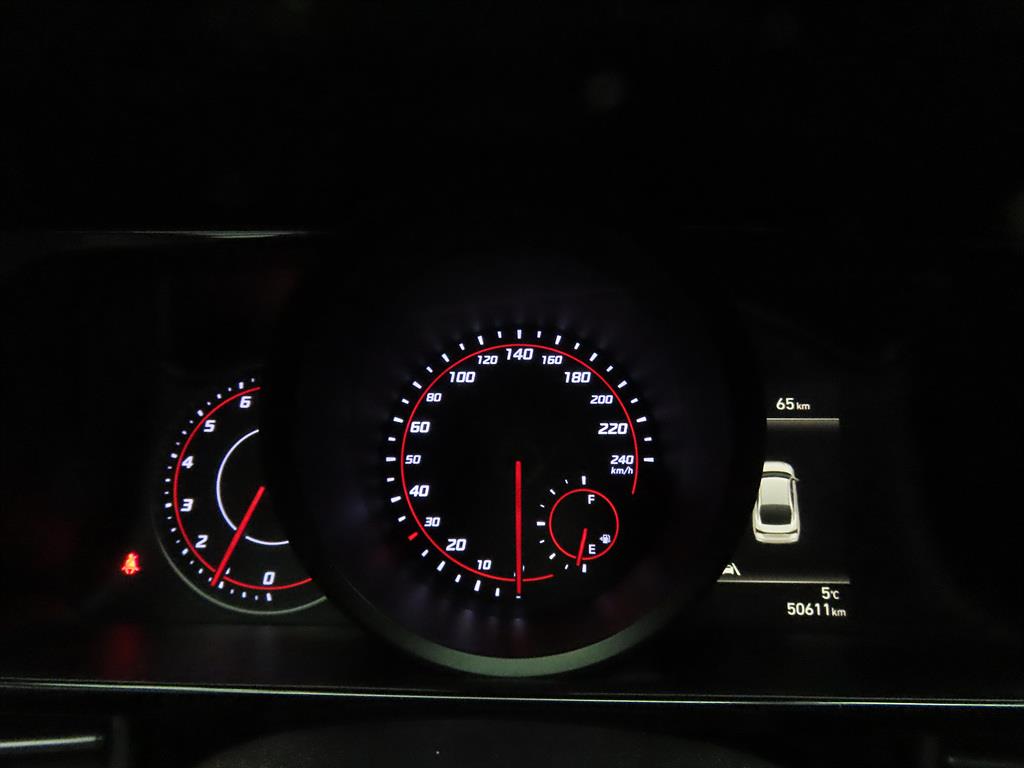 HYUNDAI Avante - Vista 9