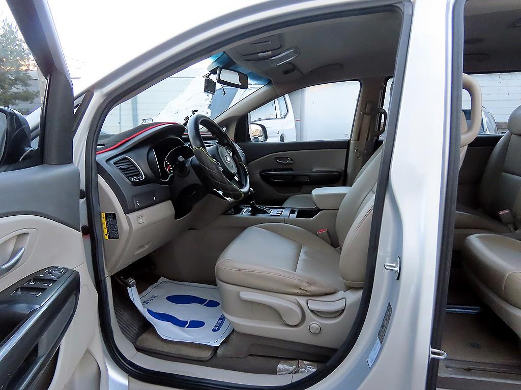 KIA Carnival - Vista 5