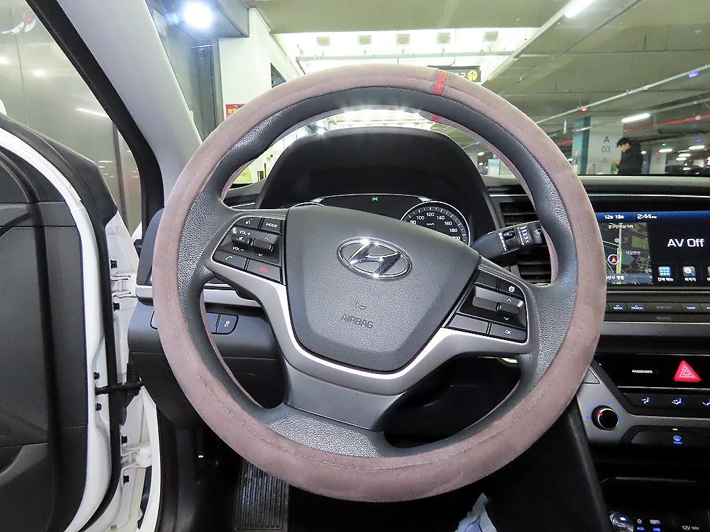 HYUNDAI Avante - Vista 8