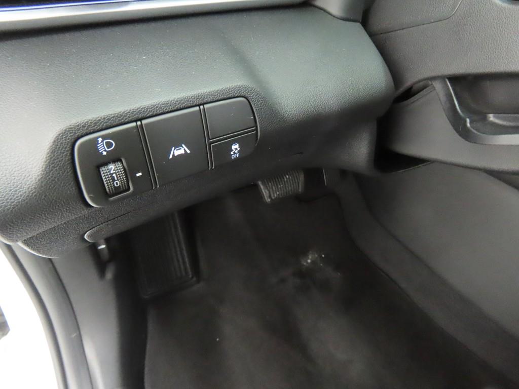 HYUNDAI Avante - Vista 10