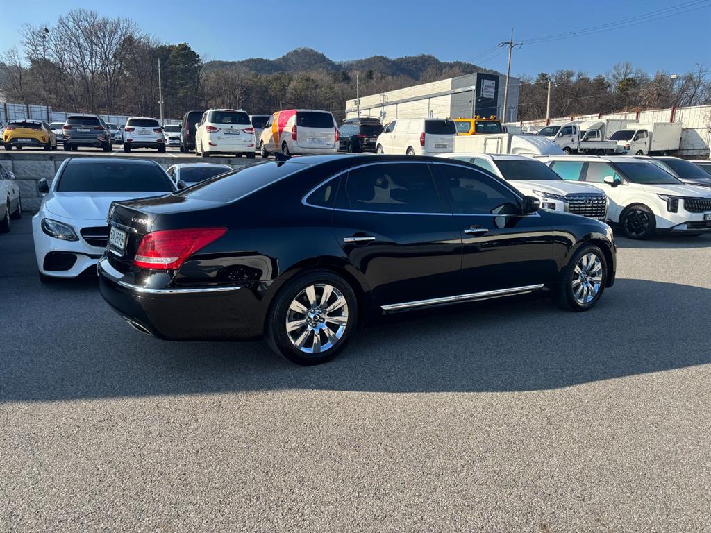 HYUNDAI Equus - Vista 5