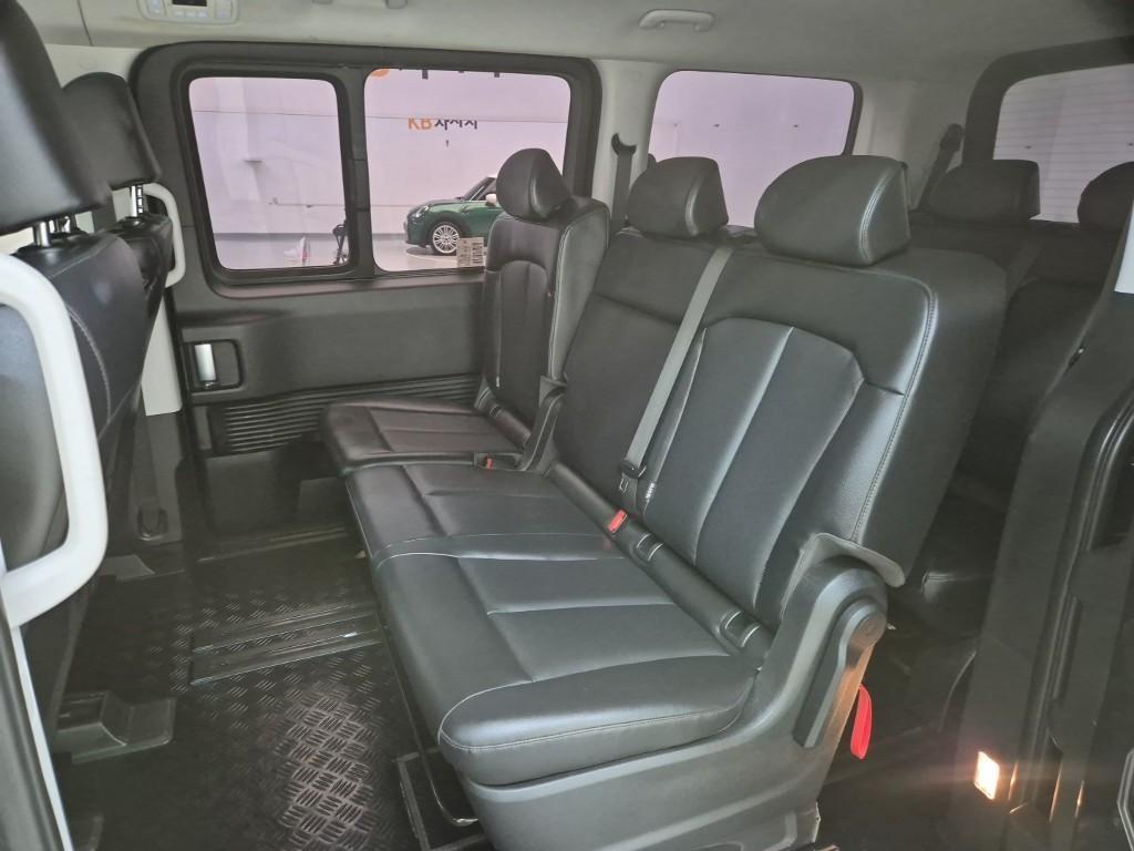 HYUNDAI Staria - Vista 12