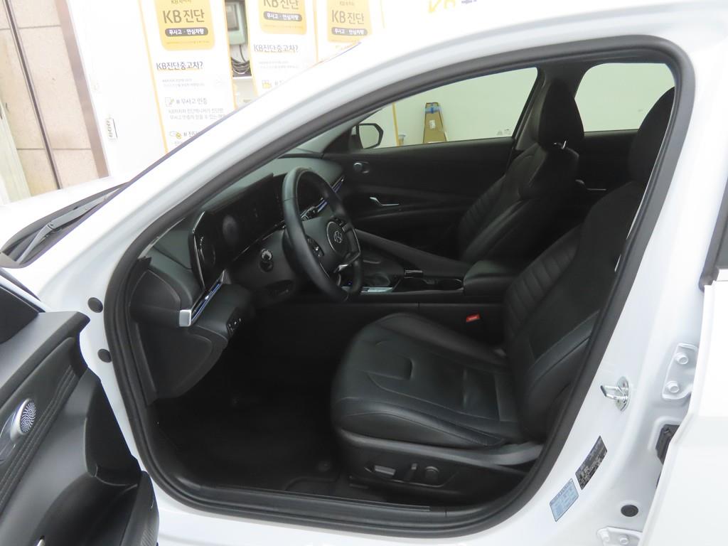 HYUNDAI Avante - Vista 5