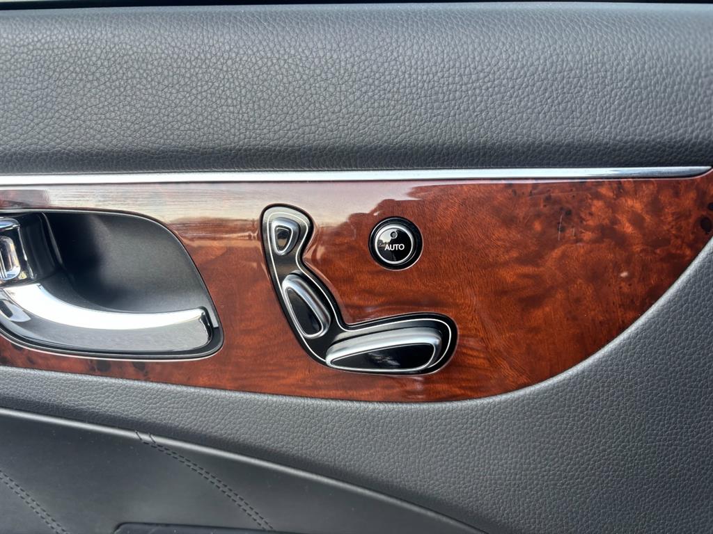 HYUNDAI Equus - Vista 12