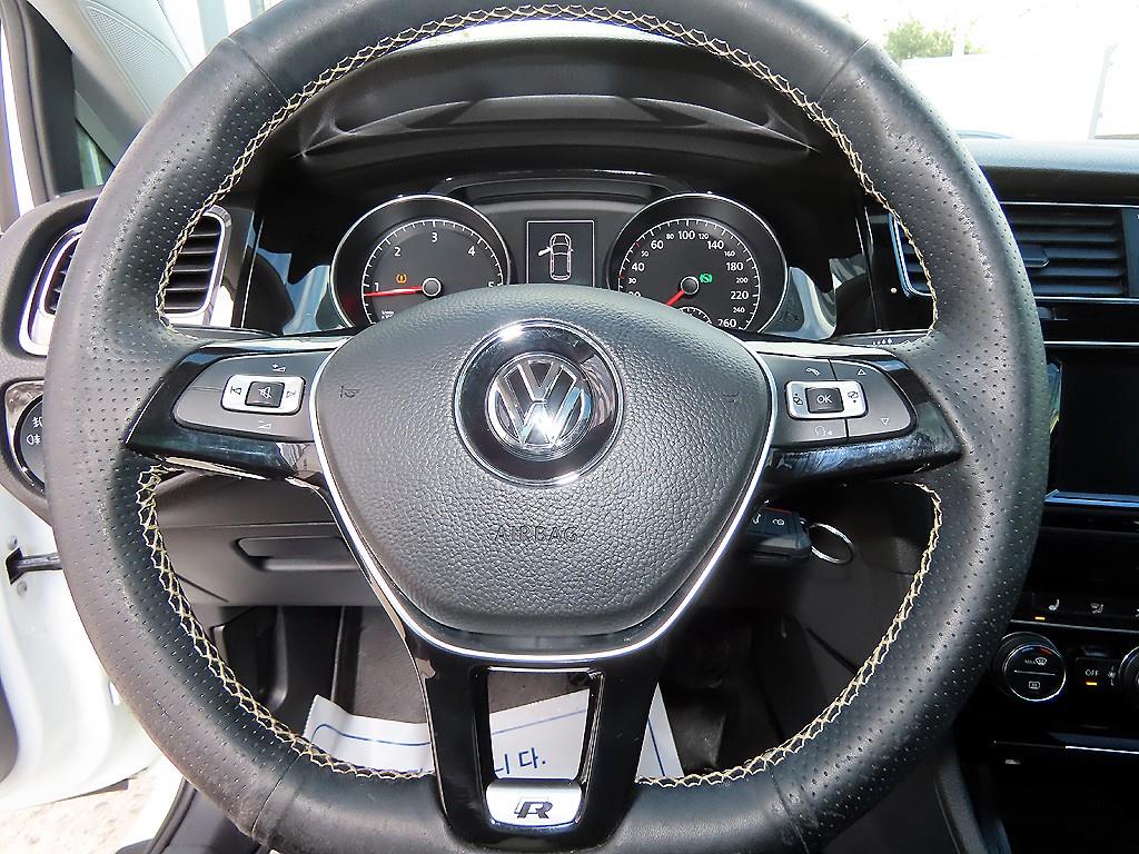 Volkswagen Golf - Vista 8
