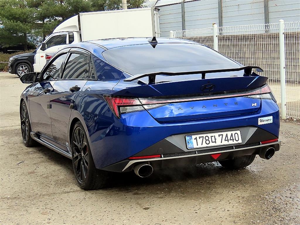 HYUNDAI Avante - Vista 3