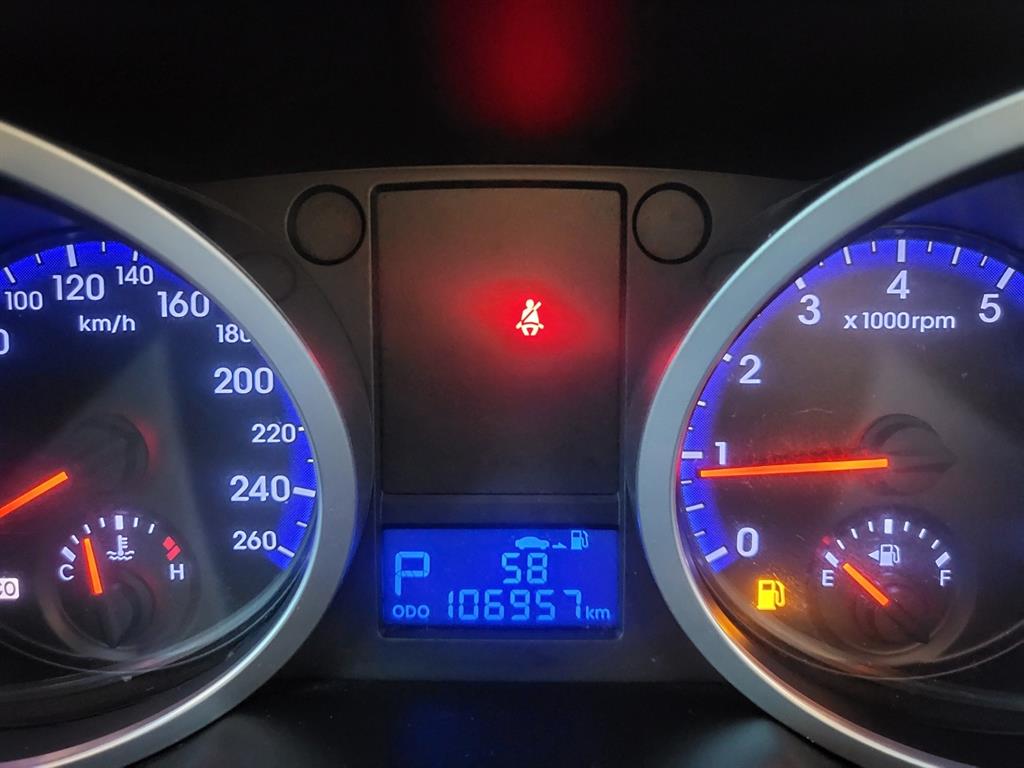 HYUNDAI Genesis - Vista 5