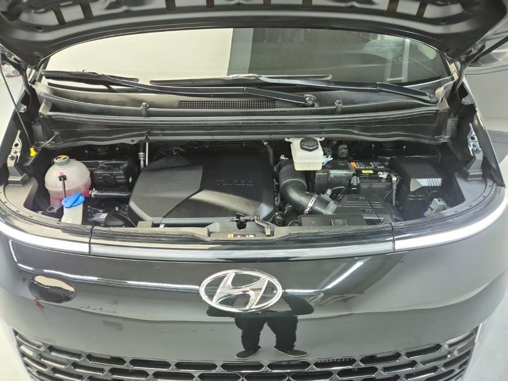 HYUNDAI Staria - Vista 5