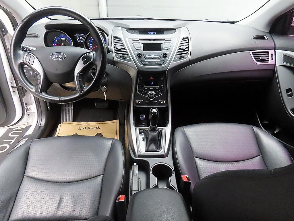 HYUNDAI Avante - Vista 7