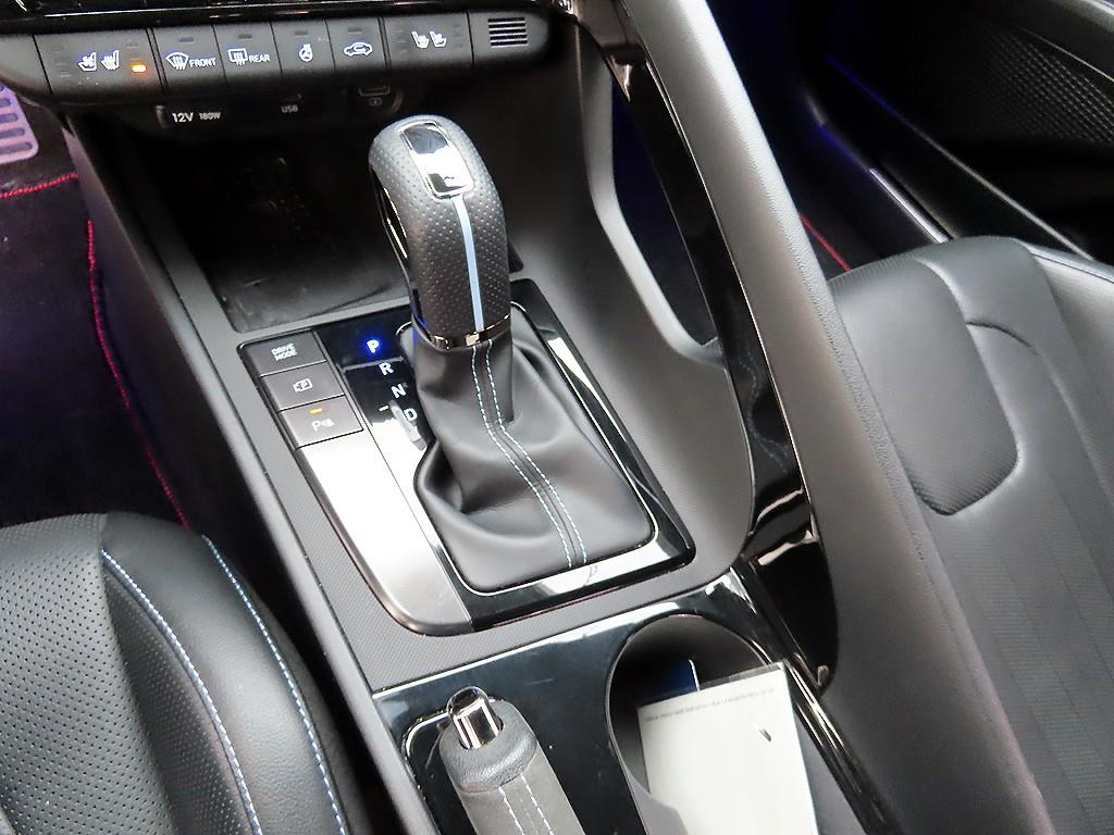 HYUNDAI Avante - Vista 10