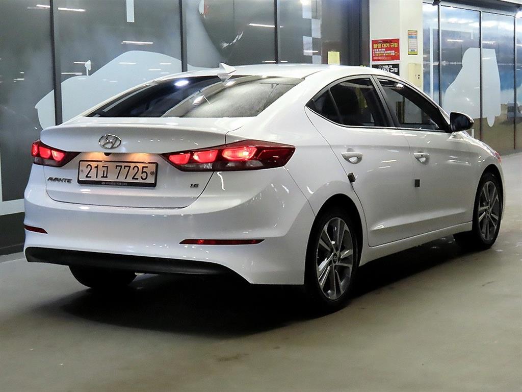 HYUNDAI Avante - Vista 4