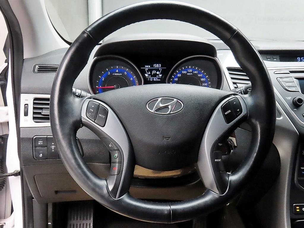 HYUNDAI Avante - Vista 9