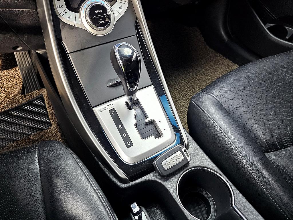 HYUNDAI Avante 2012 Plateado - Importación desde Corea - HF Imports Iquique - Foto 15