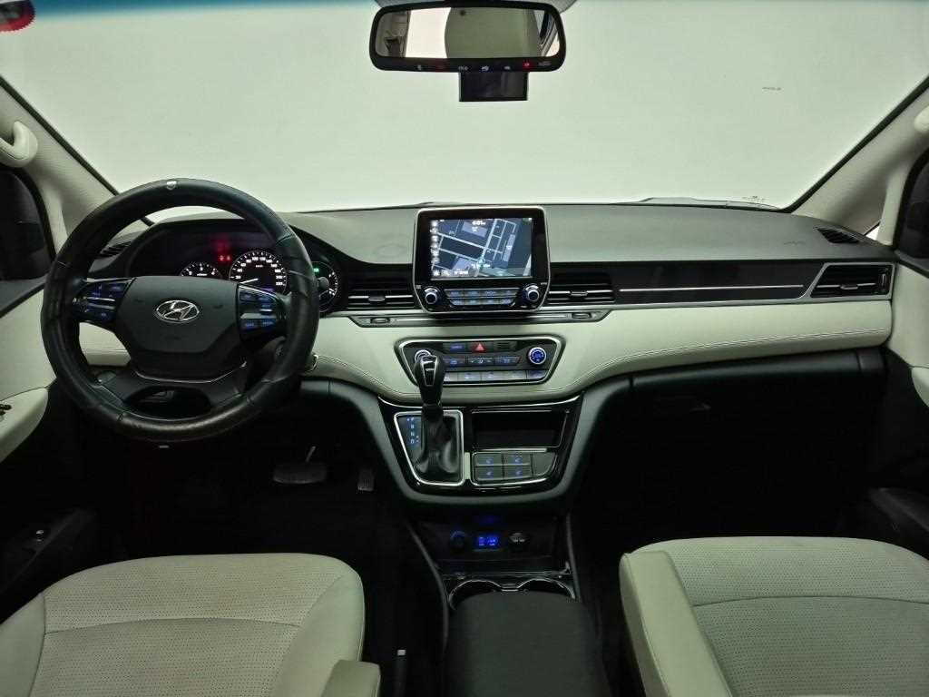 HYUNDAI Starex - Vista 7