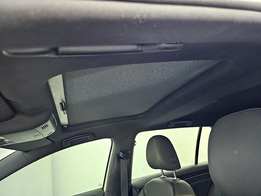 Volkswagen Golf - Vista 12