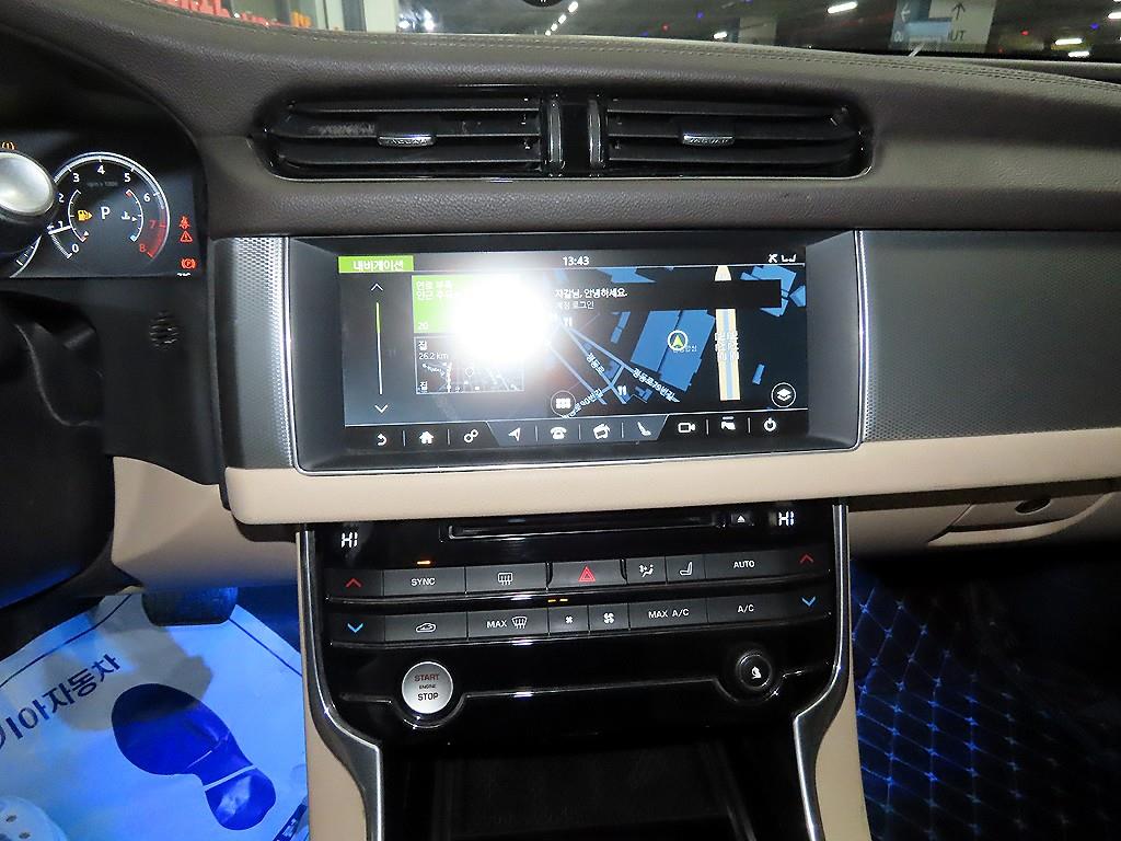 Jaguar XF - Vista 11