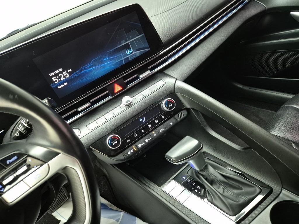 HYUNDAI Avante - Vista 10