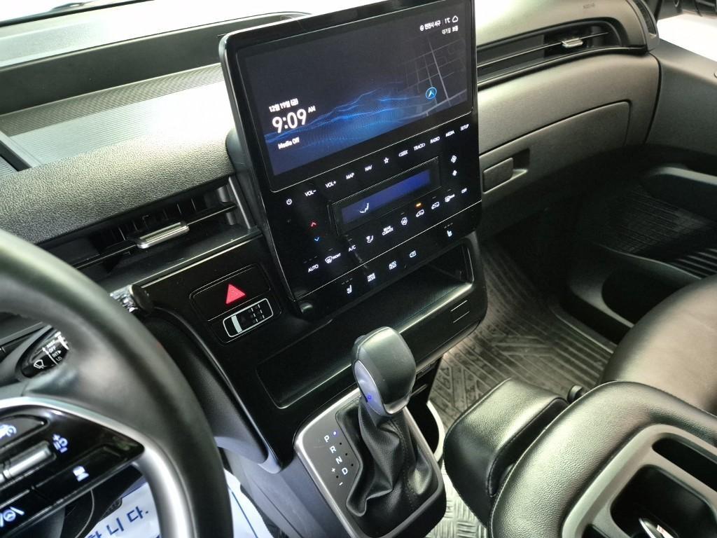 HYUNDAI Staria - Vista 10