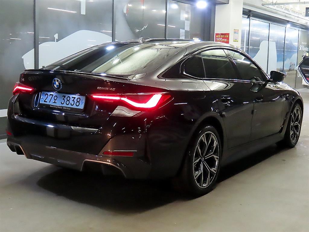 BMW i4 - Vista 4